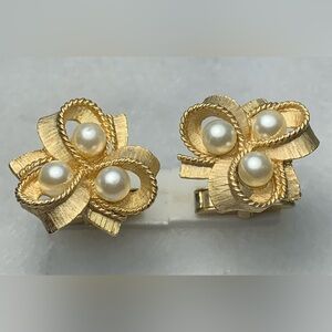 Vintage Trifari Gold Tone Faux Pearl Bow Cufflinks | Signed Mid Century